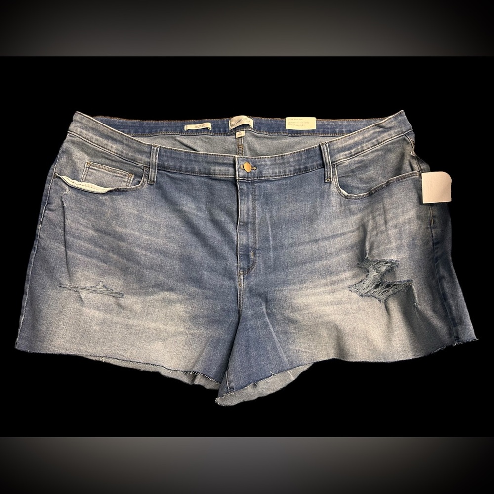 Universal thread women’s plus size 20W high rise jean shorts distressed cutoffs